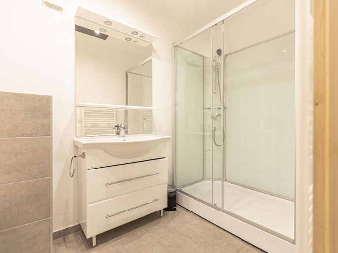Bathroom, Spacious apartment in Styria with garden view No Deposit, Leoben