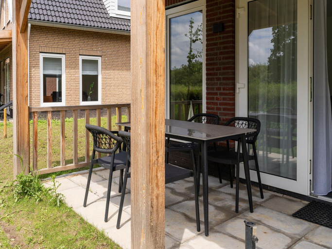 Dining 4, Waterside Retreat Sauna, Garden and Fishing Jetty, Bernisse