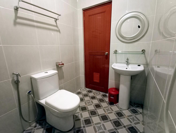 Bathroom 2, Comfort Hotel , Putatan