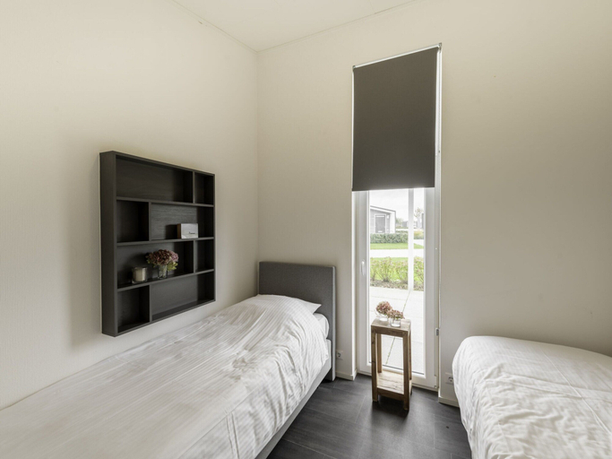 Bedroom 2, Modern Chalet Near Beach, Kapelle