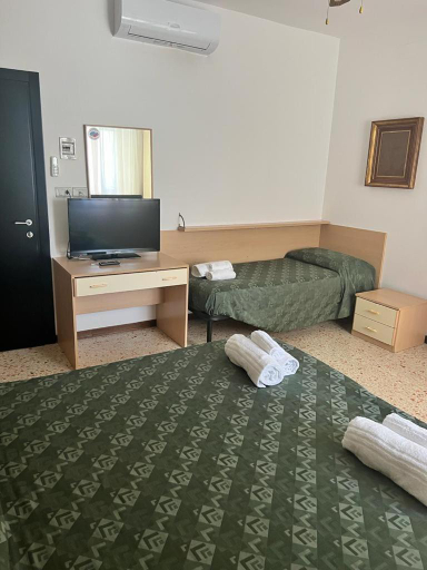 Others 5, Ubika Hotel, Fermo