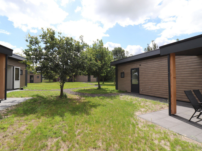 Exterior 4, Chalet Retreat With Pool, Weststellingwerf