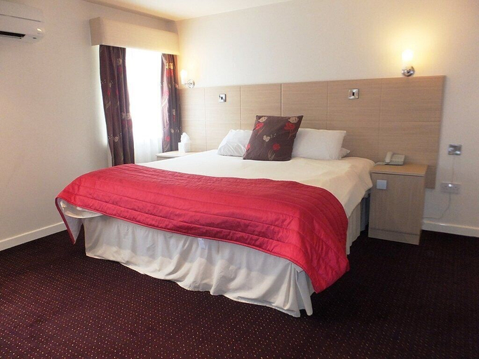 Bedroom 5, Cambridge Hotel Waterfront, Calderdale