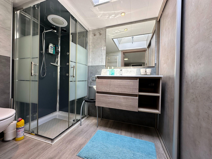 Bathroom 4, Charming Chalet With Garden, West-Vlaanderen