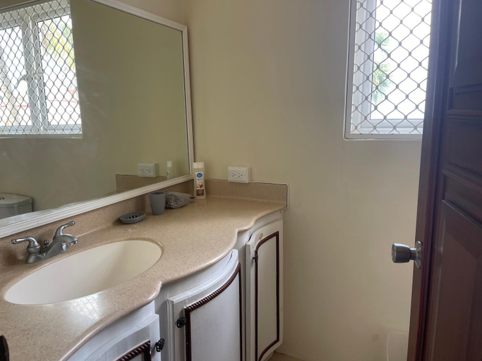 Bathroom 3, ‘MAYARO’ Private Room with Ocean View