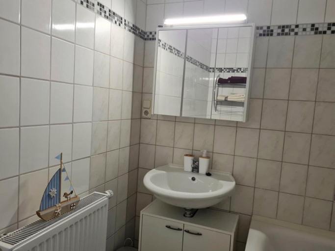 Bathroom 4, Flat in Zwickau Near August Horch Museum, Zwickau