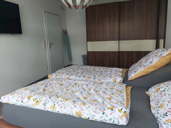 Bedroom 4, Modern Apartment With Balcony, Würzburg