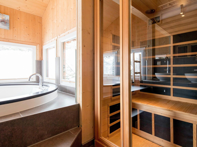 Bathroom 4, Attractive chalet with hot tub, Murau