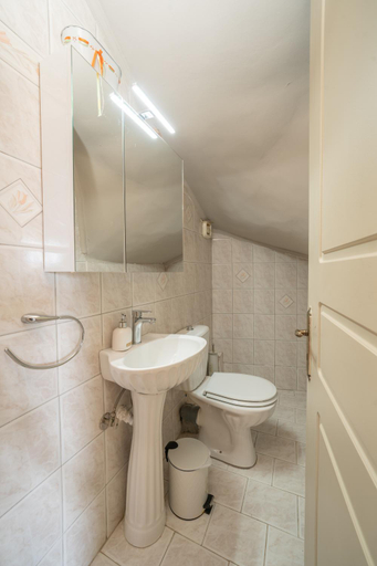 5, Kanna Ekaya, Ionian Islands