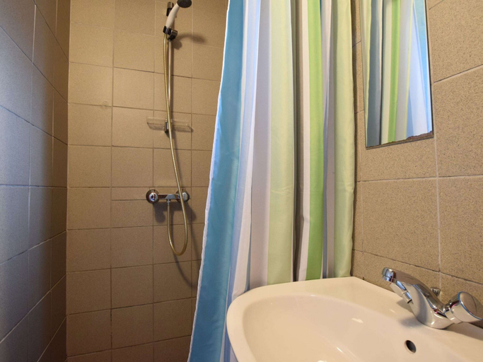 Bathroom 5, Tranquil Holiday Home in Houffalize With Barbecue, Luxembourg