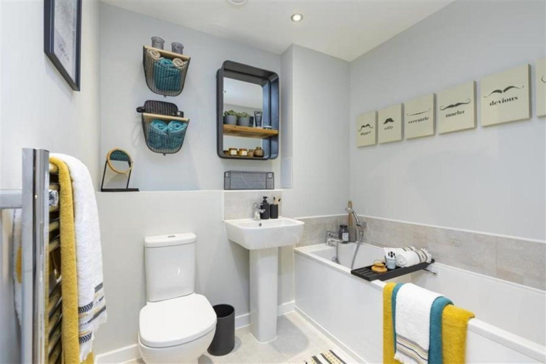 Bathroom 2, Newly Built Luxury 2 Bed Apartment!!!, London