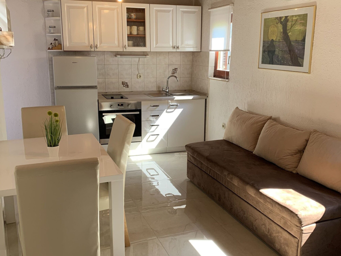 Others 3, Apartment With one Room Near City Centre, Pula