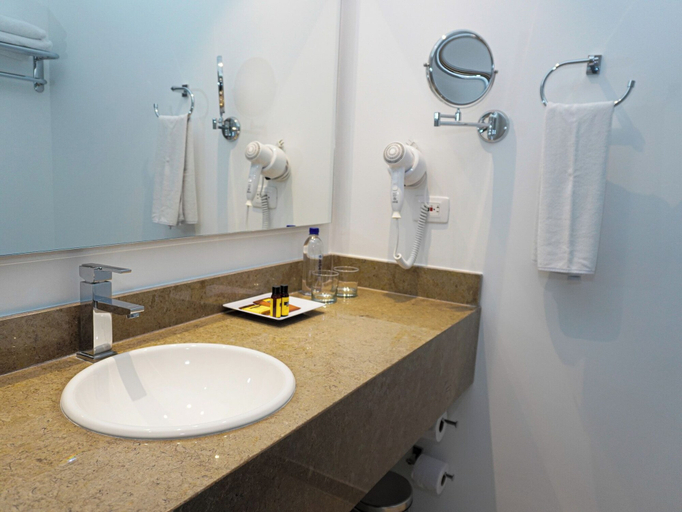Bathroom 4, Duitama Nivari Hotel, Duitama