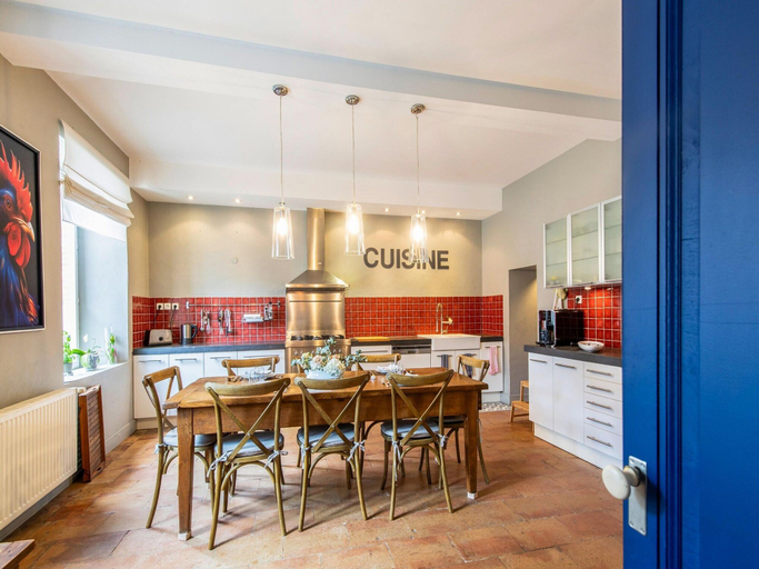 Private kitchen 2, Mansion With Swimming Pool, Haute-Garonne