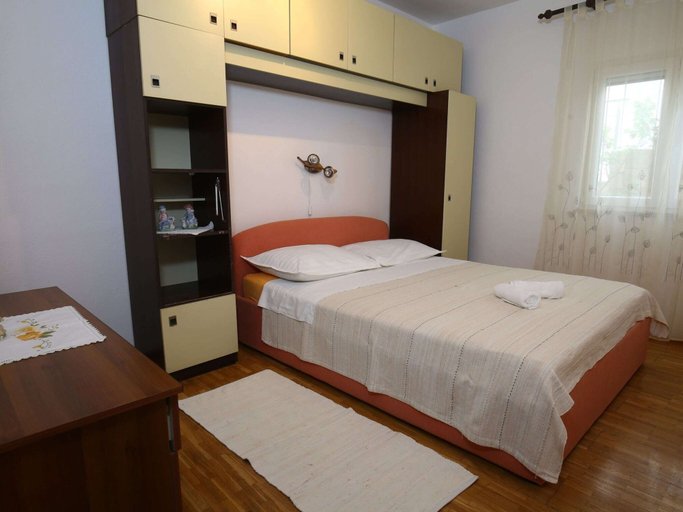 Room 4, Apartments Boro - Three Bedroom Apartment With Sea View, Supetar