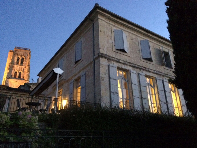 Exterior & Views