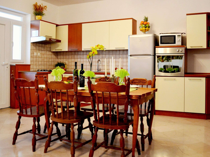 Private kitchen, Apartments Lina - Two Bedroom Apartment With Terrace, Pojezerje