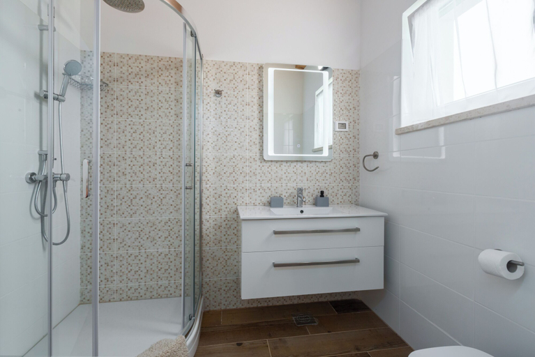 Bathroom 4, Villa Diletta, Kanfanar