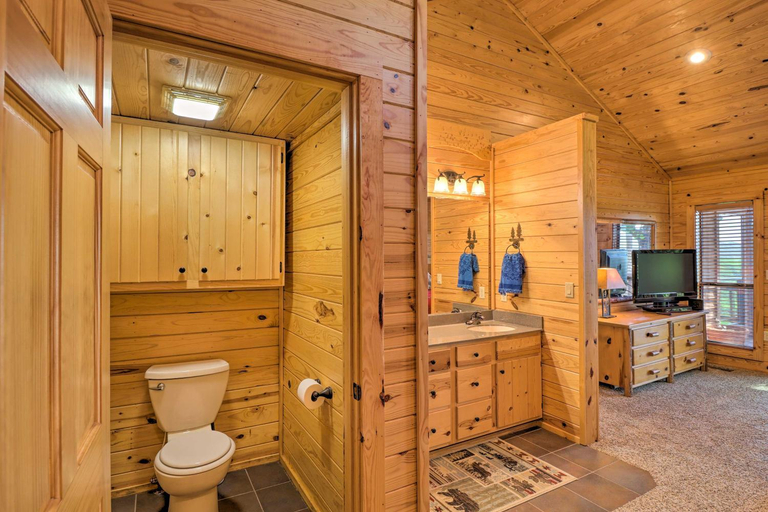Bathroom 3, Peaceful Cabin w/ Deck + Scenic Mtn Views!, Izard