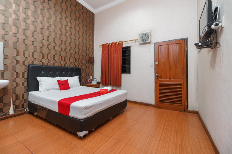 Bedroom 13