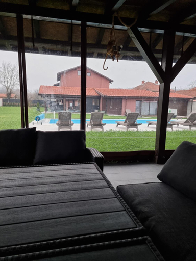 Others 5, Casa Veneta, Troyan