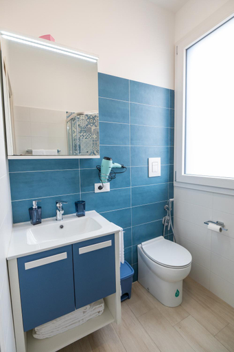 Bathroom 2, MARE e Terra Holiday fronte mare, Trapani