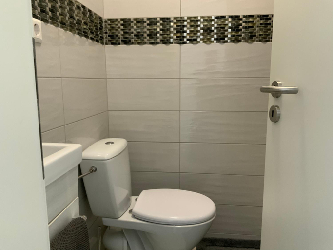 Others 4, EXECUTIVE DOUBLE ROOM WITH EN-SUITE IN GUEST HOUSE CITY CENTRE r4, Luxembourg