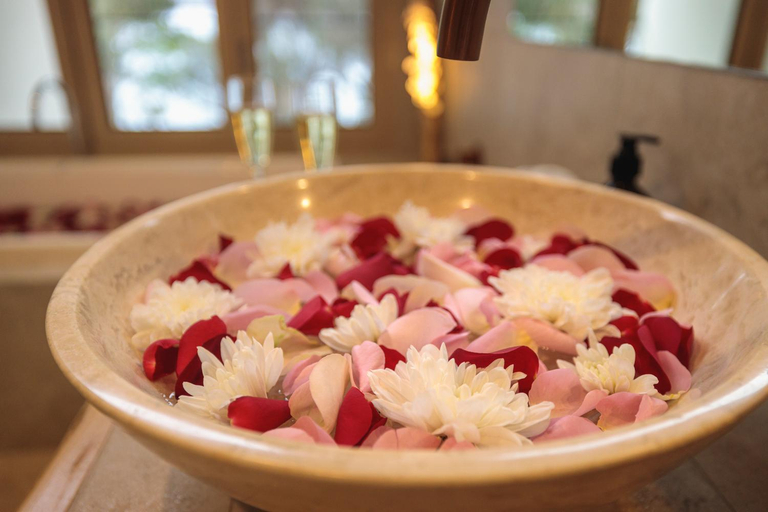 Food & Drinks 5, Bruny Island Oceanfront Luxe Cabin with Spa, Kingborough