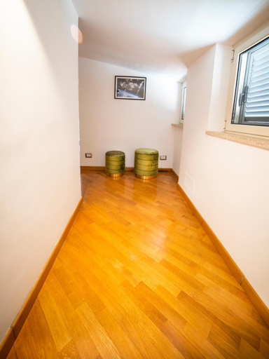Others 4, Inn Lucina 35, Rome
