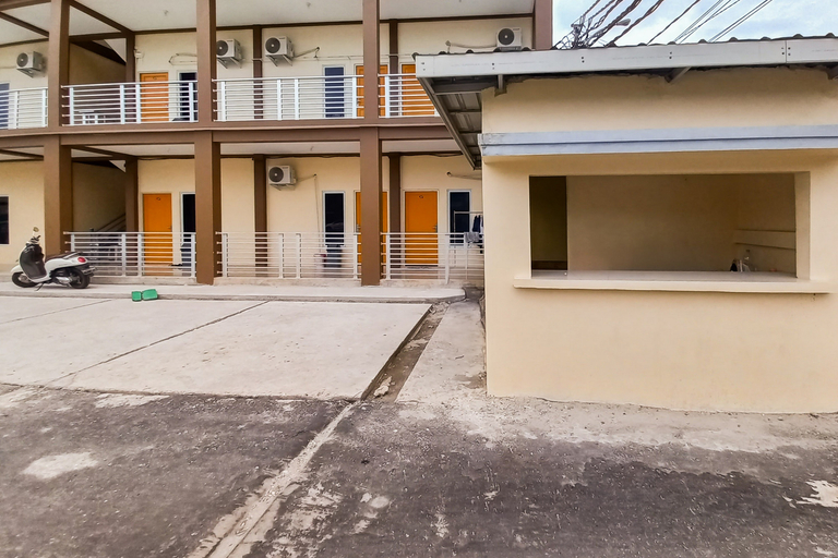 Exterior & Views 2, FARAH Homestay Syariah Mitra RedDoorz, Pekanbaru