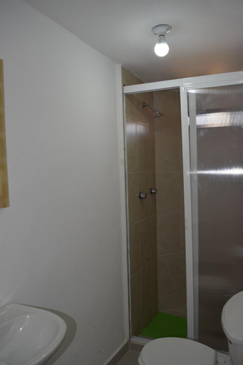 Bathroom, Hotel California, Pachuca de Soto