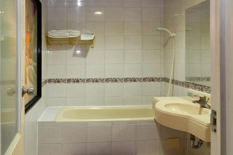 Bathroom 2, Love Boat Motel, Pingtung