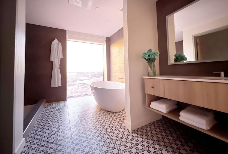 Bathroom 4, Blackbush Beach Resort, Queens