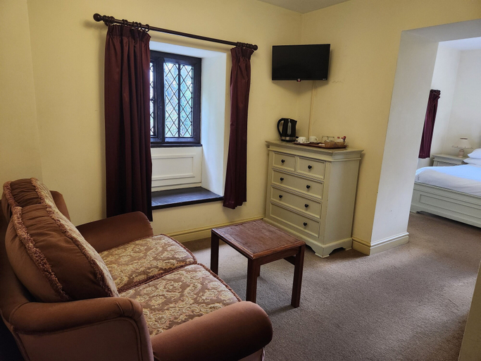 Others 5, Langley Inn, South Gloucestershire