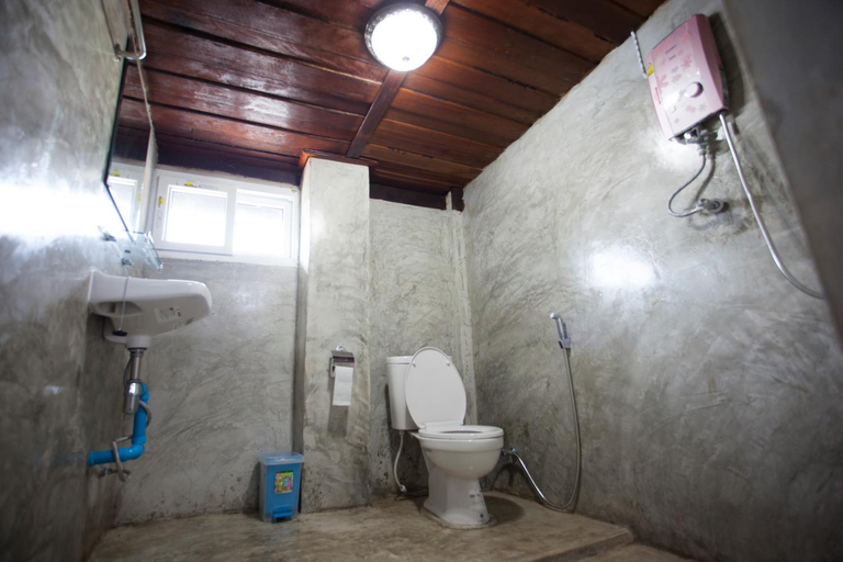 Bathroom 2, SolarCell Walking Street Homestay, Muang Uthai Thani