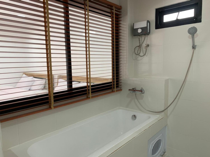 Cozy House - Bangsaen Beachfront Accommodation, Muang Chon Buri
