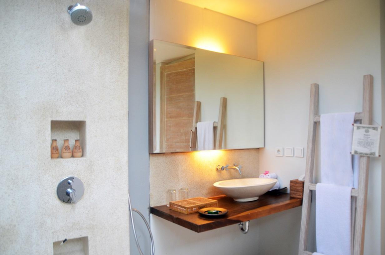 Bathroom 11