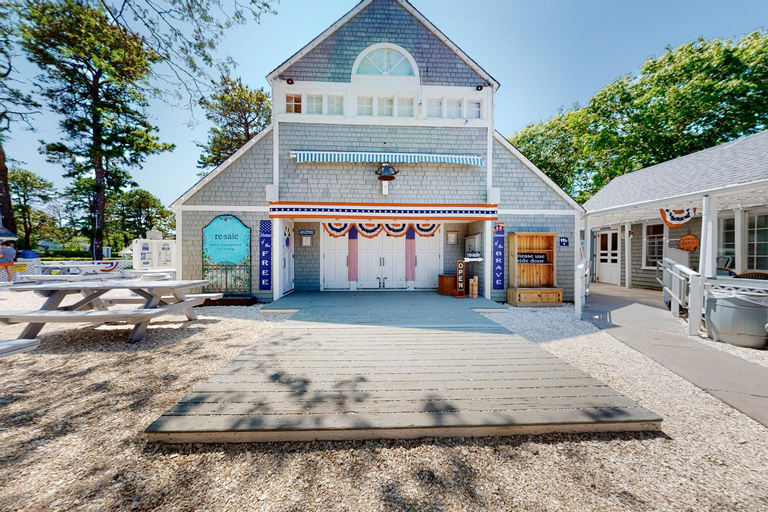 Mews Village Villa, Barnstable