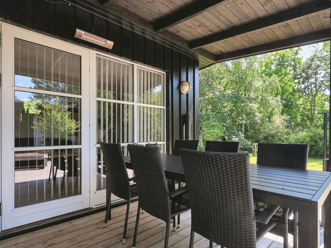 Dining 4, 4 Star Holiday Home in Hals, Aalborg