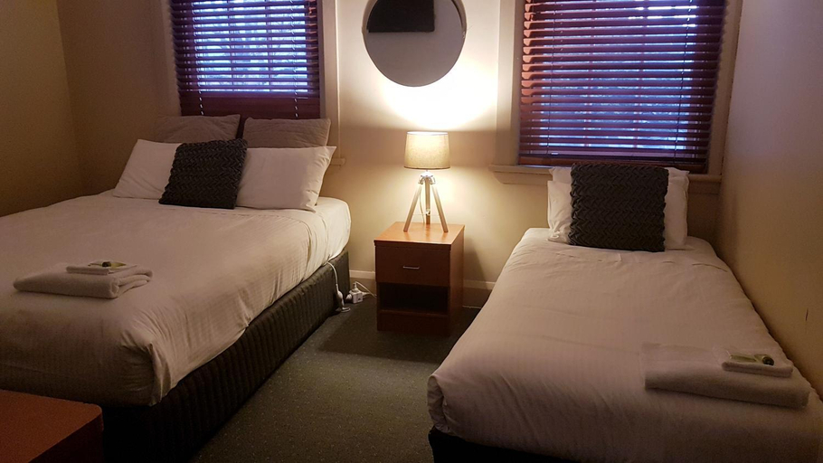 Others 3, Highlands Hotel, Wingecarribee