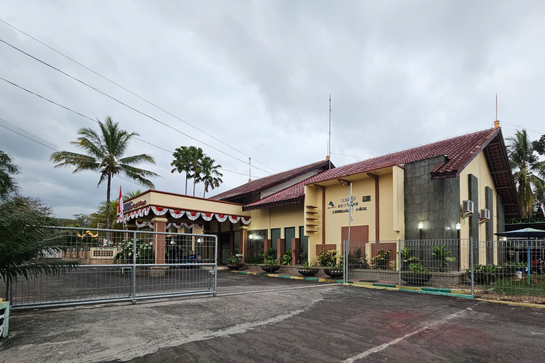 Exterior & Views 2, Wonorejo Hotel Mitra RedDoorz, Tulungagung