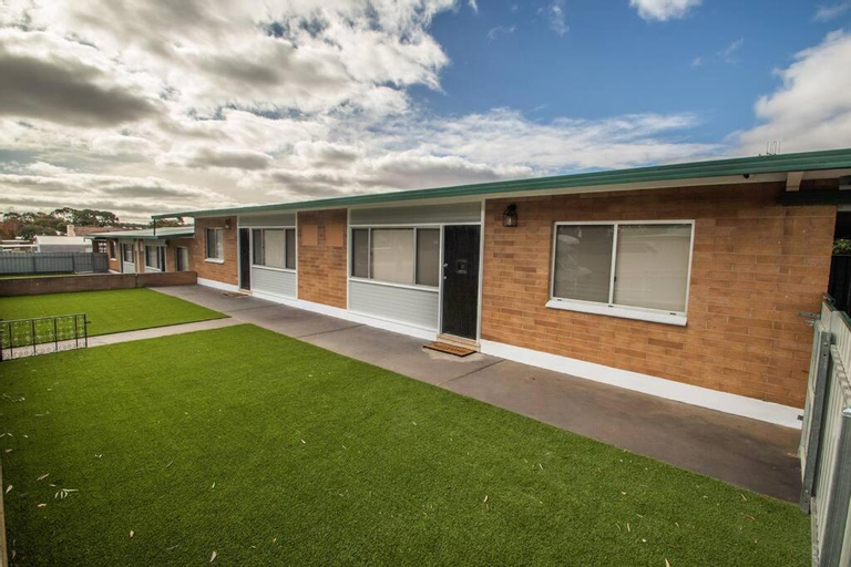 Exterior & Views, Willow Court Unit 3, Broken Hill