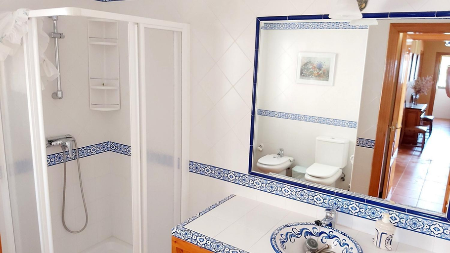 Bathroom 4, Villa 'El Cortijo' with private pool., Granada