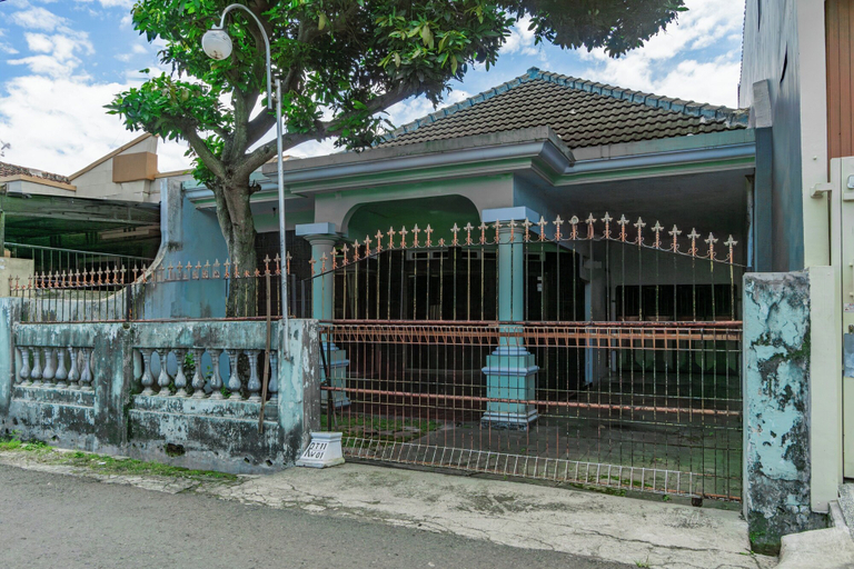 Exterior & Views 2, Hotel O Ita Homestay Syariah, Sidoarjo