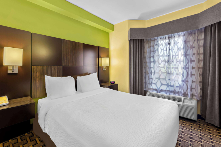 Bedroom 3, Best Western Knoxville Suites - Downtown, Knox