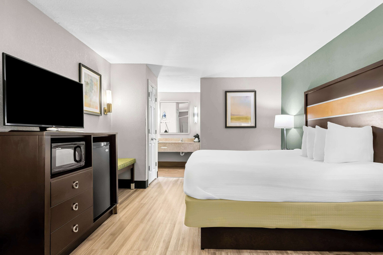 Bedroom 3, Best Western Executive Suites, Lowndes
