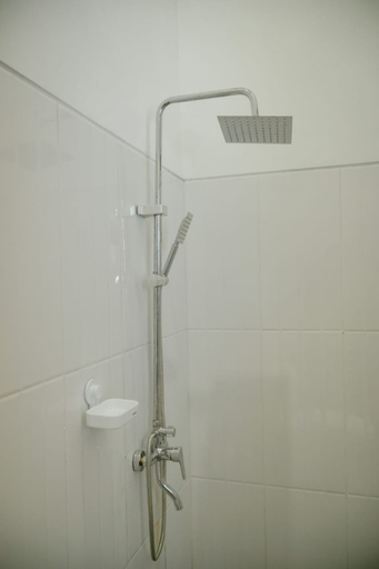 Bathroom, Maorin Guest House, Wonosobo
