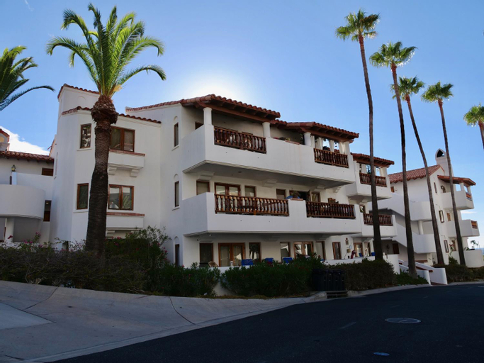 Modern Hamilton Cove Villa w/golf cart, Los Angeles
