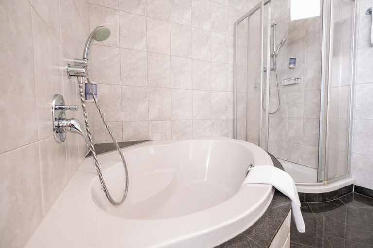 Bathroom 4, Hotel Rietzer Hof, Imst