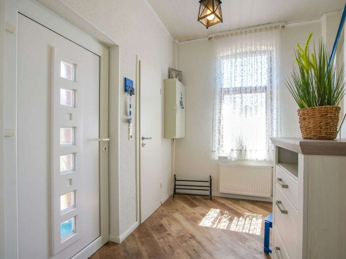 Interior 2, At Home Comfortable Holiday Residence, Leer
